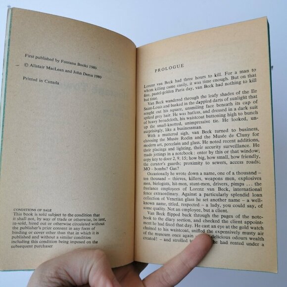 1980 Alistair MacLean's Hostage Tower Paperback, Pulp Fiction Spy Thriller - Picture 5 of 8